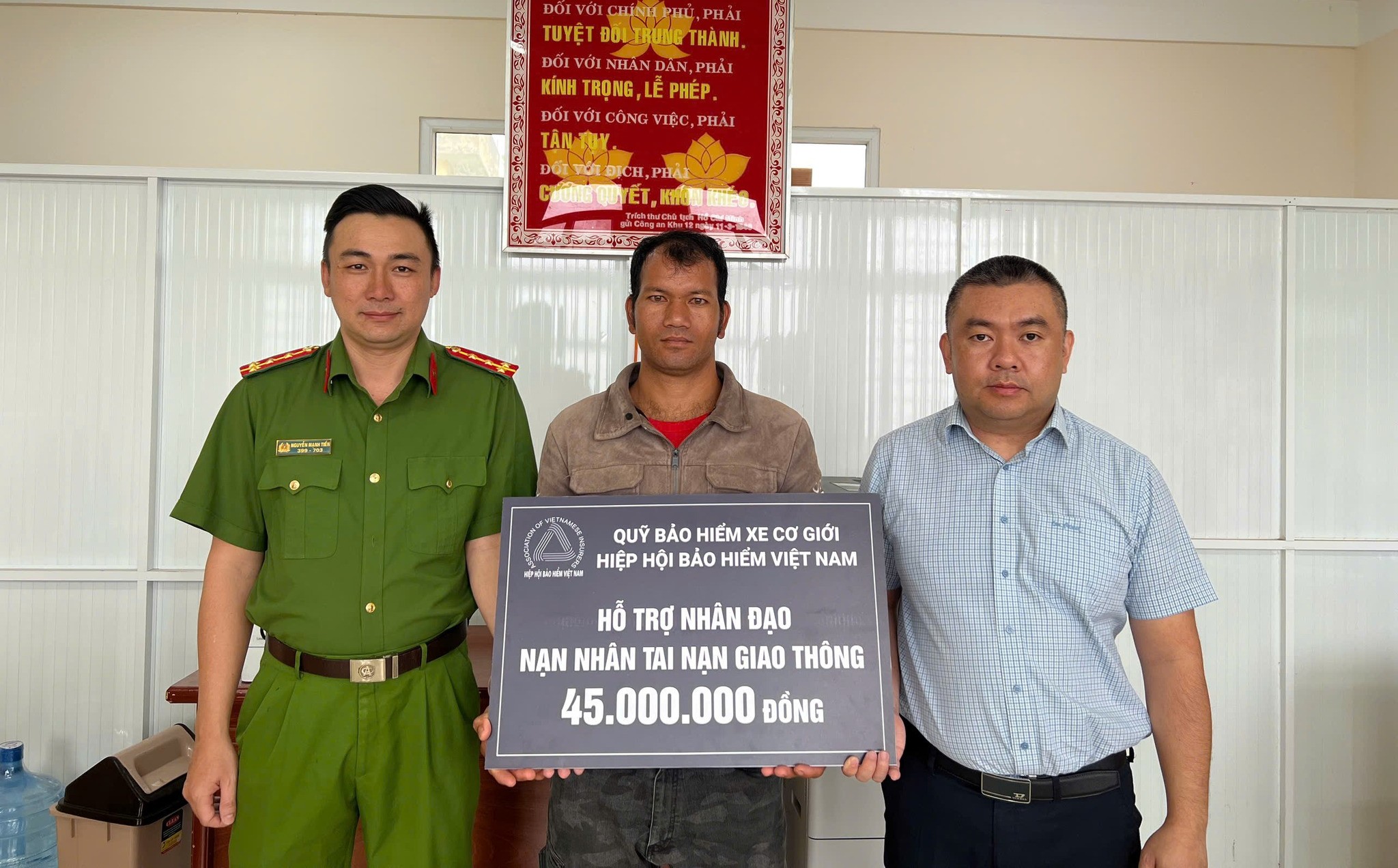 Gần 400 triệu đồng từ Quỹ Bảo hiểm xe cơ giới hỗ trợ các nạn nhân tai nạn giao thông tại Bắc Ninh, Quảng Ninh, Ninh Bình và Lâm Đồng